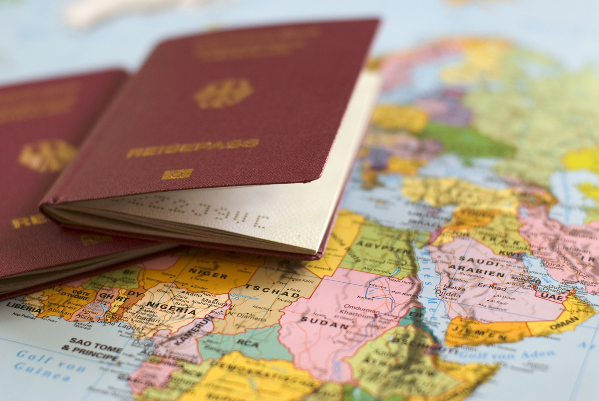 Wer viel in Europa, USA und Asien unterwegs ist, der sucht früher oder später nach der besten Kreditkarte für Reisen / Vielreisende / Vielflieger (© Mike Wohlschlegel / Fotolia)